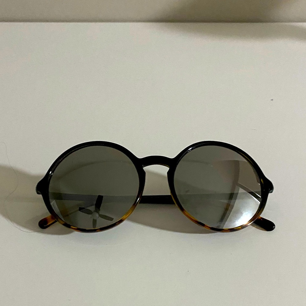 Round sunglasses